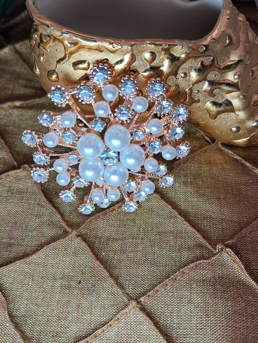 Faux Pearl & Rhinestone Starburst Brooch Pin (Goldtone) - Picture 5 of 8